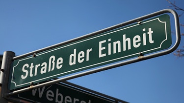 Straßenschild "Straße der Einheit" | Bild: picture-alliance/dpa