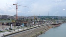 Hier soll Belgrads „Manhattan an der Save“ entstehen: die Baustelle für den ersten Teil des umstrittenen Großprojekts „Belgrade Waterfront“.  | Bild: BR / Dejan Stefanovic