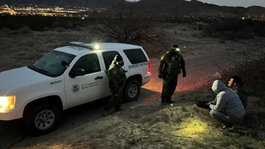 Aufgriff illegaler Migranten aus Mexiko bei El Paso | Bild: BR / Ralf Borchard