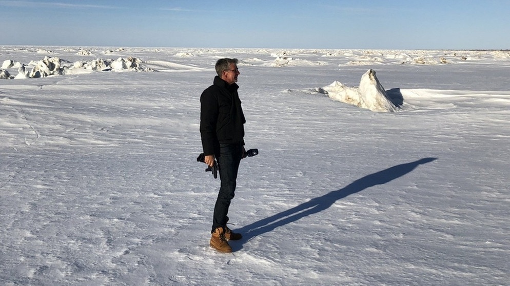 Breitengrad-Autor Georg Schwarte im kanadischen Eis | Bild: BR/Georg Schwarte