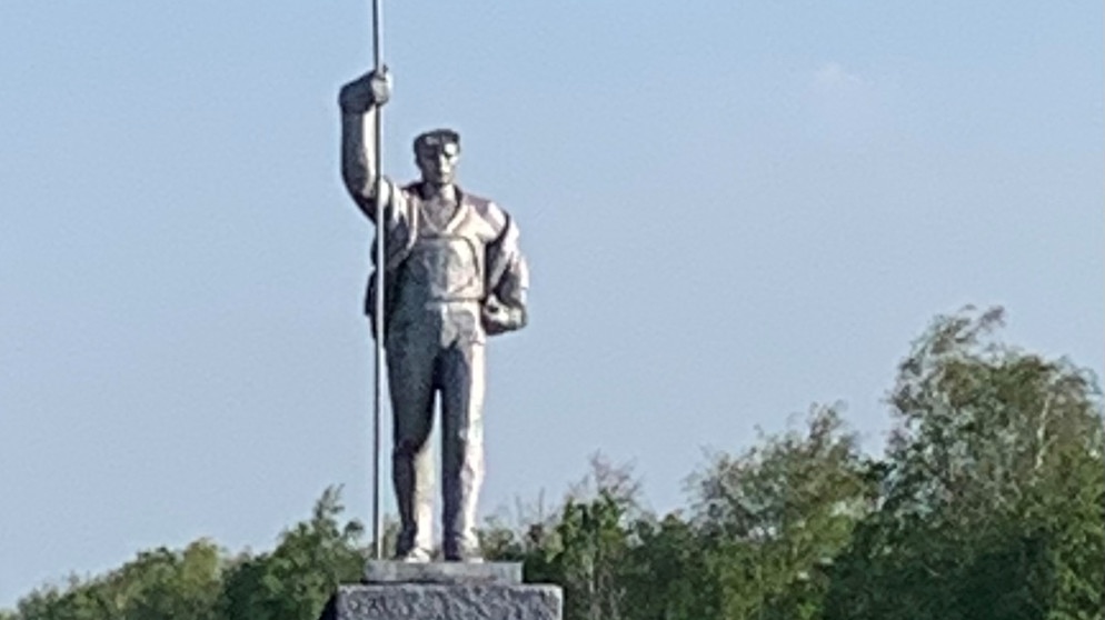 Denkmal für Stahlarbeiter in Mariupol | Bild: BR / Christine Hamel