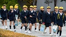 Schüler in Japan tragen Schuluniform | Bild: picture alliance/Bernd von Jutrczenka/dpa