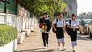 Schüler auf dem Weg zur Schule in Vientiane, der Hauptstadt von Laos | Bild: picture alliance / Xinhua News Agency | Kaikeo Saiyasane