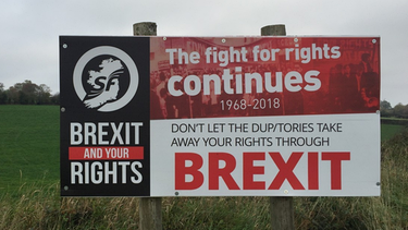  Plakat der Border Communities Against Brexix in Irland | Bild: BR / Till Ottlitz