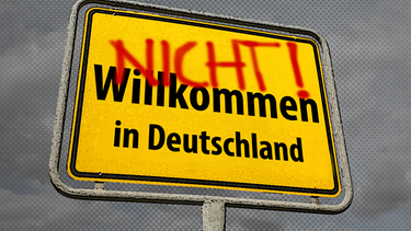 Illustration: EIn Ortsschild mit der aufschrift Nicht Willkommen in Deutschland | Bild: BR