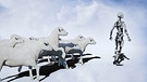 Schafe und Roboter umringt von Wolken | Bild:  picture alliance/Bildagentur-online/Blend Images/Donald Iain Smith