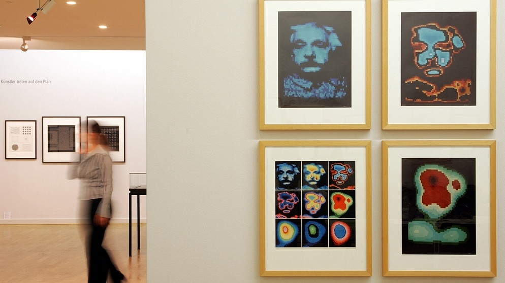 Zu sehen ist eine Galerie mit Variationen eines Albert Einstein Portraits aus dem Jahre 1972. | Bild: picture-alliance/dpa