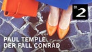 orangefarbene Lackschuhe und ein blauer Mantel, Ansicht von oben auf die Füße einer Frau | Bild: BR