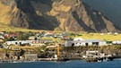 Die Hauptinsel der Inselgruppe Tristan da Cunha im Süd-Atlantik, aufgenommen am 06.04.2009.  | Bild: picture-alliance/dpa
