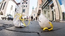 Schutmasken liegen auf dem Marienplatz in München | Bild: picture-alliance/dpa