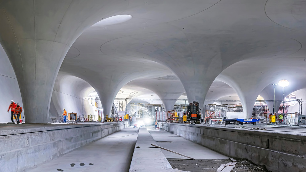 Der neue Bahnhof in Stuttgart | Bild: dpa picture alliance  imageBROKER  Arnulf Hettrich