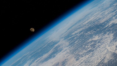 Die Erde und der Mond, aus Sicht der internationalen Raumstation. | Bild: picture-alliance/dpa