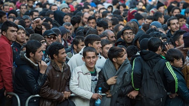 Flüchtlinge an der deutsch-österreichischen Grenze | Bild: picture-alliance/dpa