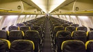 Flugzeug mit leeren Sitzreihen | Bild: picture-alliance/dpa