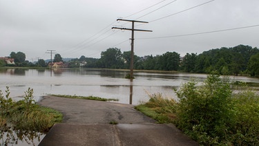 Hochwasser verursacht Schäden an der Infrastruktur | Bild: dpa-Bildfunk