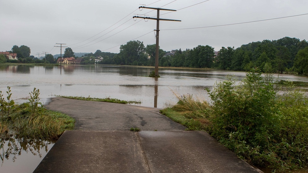 Hochwasser verursacht Schäden an der Infrastruktur | Bild: dpa-Bildfunk
