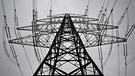 Strommasten und Leitungen. Ist unsere Infrastruktur in Gefahr? | Bild: picture-alliance/dpa