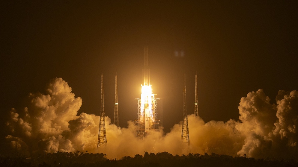 China startet Raumschiff zum Mond | Bild: BR