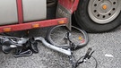 Unfall zwischen Radfahrer und LKW | Bild: picture-alliance/dpa