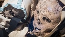 Mumifizierte Leichname einer Mutter und ihres Säuglings | Bild: picture-alliance/dpa