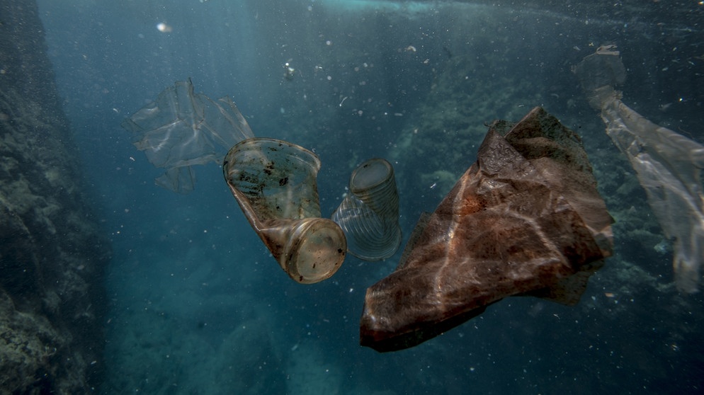 Plastikabfälle treiben im Meer, Hatay, Türkei | Bild: picture-alliance/dpa
