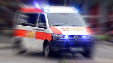 Rettungswagen mit Blaulicht | Bild: picture-alliance/dpa
