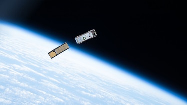 Satellit in der Erdumlaufbahn | Bild: picture-alliance/dpa