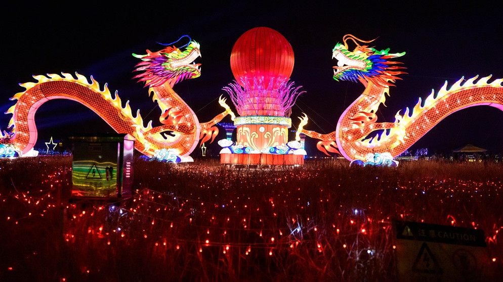 Lichtshow bei einem Festival in Guangzhou, China,im September 2022.  | Bild: picture alliance / CFOTO | CFOTO