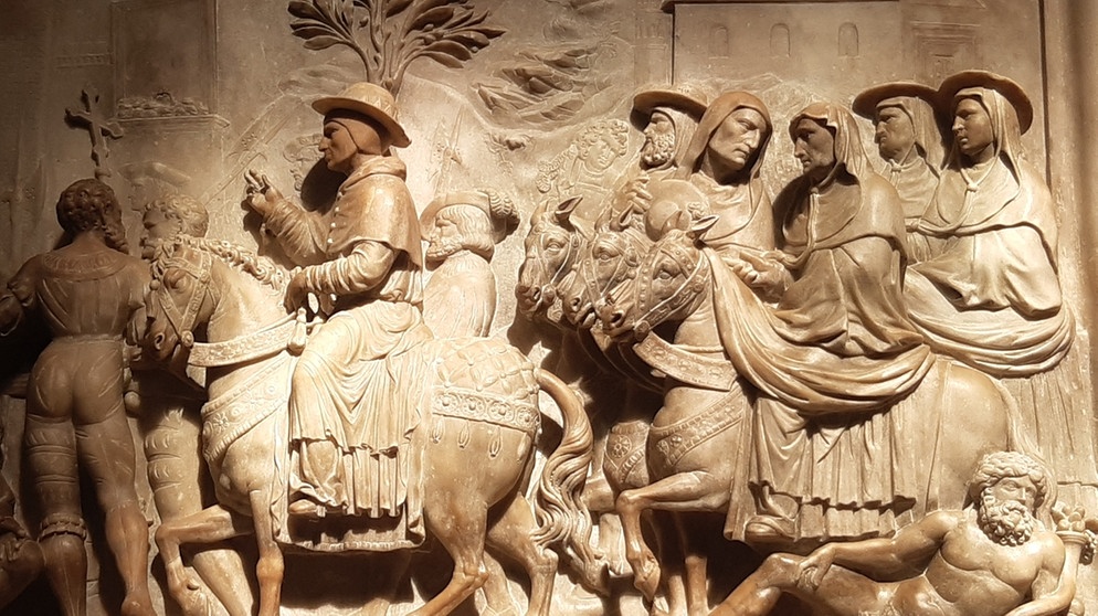 Einzug von Papst Hadrian VI. in Rom 1522 - Relief auf seiner Grabstätte | Bild: BR / C.Mühlstedt