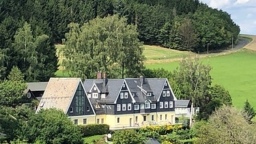 Haus Gries - Exerzitienhaus im oberfränkischen Wilhelmsthal bei Kronach  | Bild: BR Sabine Barth