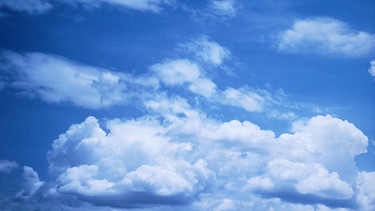 Himmelwärts - Symbolbild (Himmel mit Wolken)  | Bild: BR