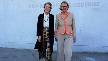 Die Vorstandsvorsitzende, Dorothée Wahl (rechts) und die stellv. Vorsitzende, Katharina Freifrau von Perfall  | Bild: @PIN. Freunde der Pinakothek der Moderne e.V.