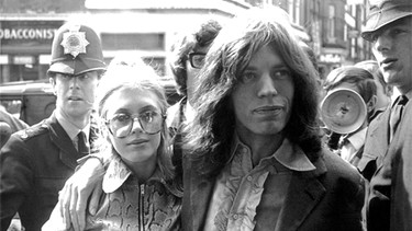 Der Sänger der britischen Rock-Band "The Rolling Stones", Mick Jagger und seine Freundin, die Sängerin und Schauspielerin Marianne Faithfull | Bild: picture-alliance/dpa