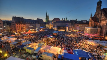 Bardentreffen auf dem Nürnberger Hauptmarkt | Bild: Bardentreffen / Stadt Nürnberg