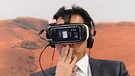 Virtual-Reality-Brille vorgestellt in Davos 2016 | Bild: picture-alliance/dpa