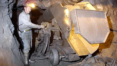 Der Abbau von Graphit in einem Bergwerk in Kropfmühl (Niederbayern) | Bild: picture-alliance/dpa