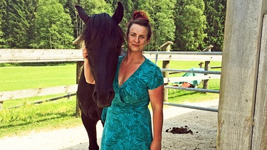 Tierärztin Judith Gollner mit Pferd | Bild: Heidi Wolf