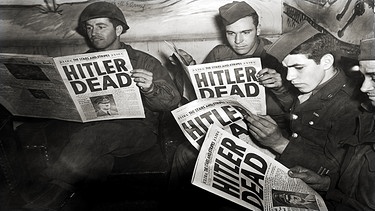 Amerikanische Soldaten erfahren vom Tod Hitlers, Paris 1945 | Bild: SZ Photo/Süddeutsche Zeitung Photo