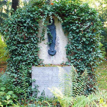 Das Grab der Familie Nienau auf dem Münchner Westfriedhof | Bild: Justina Schreiber