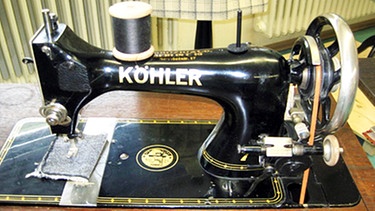Köhler-Nähmaschine in der Ausstellung von Elmar Rehborn in Glattbach | Bild: Katinka Strassberger