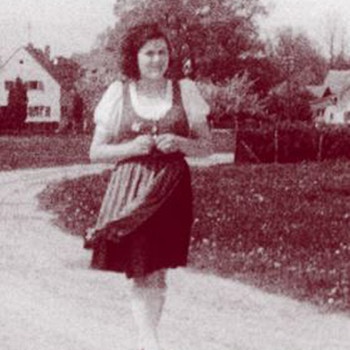 Maria Seidenberger auf ihrem Weg von Hebertshausen zur Amper (1945) | Bild: Privatarchiv von Maria Seidenberger; Peter Riester