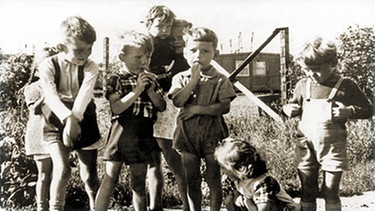 Gruppe deutscher Kinder, aufgenommen 1945 | Bild: picture-alliance/dpa