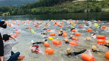 Start des Schwimm-Marathons am Hallstättersee | Bild: BR/Bernd-Uwe Gutknecht