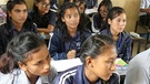 Die Nepalhilfe Beilngries hat die Schule gebaut, in die diese Schülerinnen gehen. | Bild: BR/Bayerle
