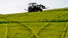 Symbolbild: Weichen für die Zukunft - Landwirtschaft nach der Agrarreform | Bild: picture-alliance/dpa; Montage: BR/Andrea Faltermeier