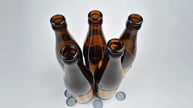 Auf Bier-Mehrwegflaschen beträgt das Pfand 8 Cent  | Bild: picture-alliance/dpa
