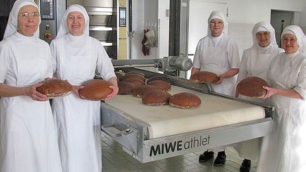 Die Mallersdorfer Klosterschwestern in der Brotbäckerei (Archivaufnahme 2010) | Bild: Kloster Mallersdorf