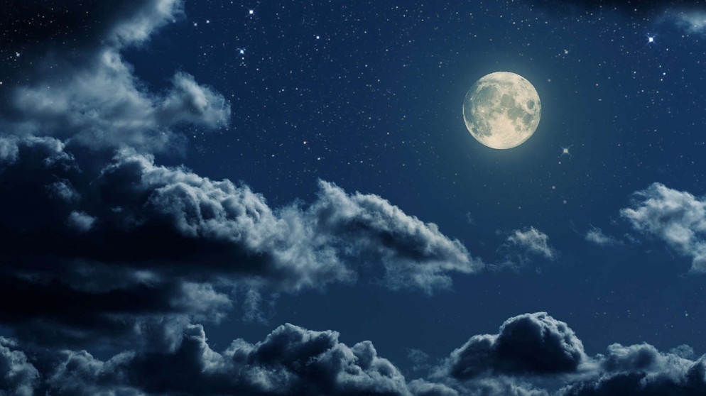 Nachthimmel mit Vollmond (Symbolbild) | Bild: stock.adobe.com/Galushchenkova