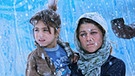 Frau und Kind in Syrien im Schnee | Bild: UNICEF/Yurtseve