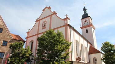 Außenansicht der Pfarrkirche Hilpoltstein. | Bild: BR/Pfarrkirche Hilpoltstein